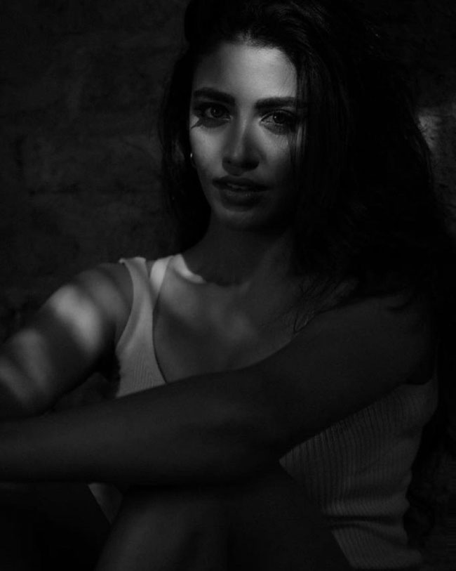 Staggering Poses Of Daksha Nagarkar